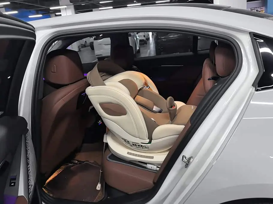 BMW 5 Series 2024 — Photo 11/16