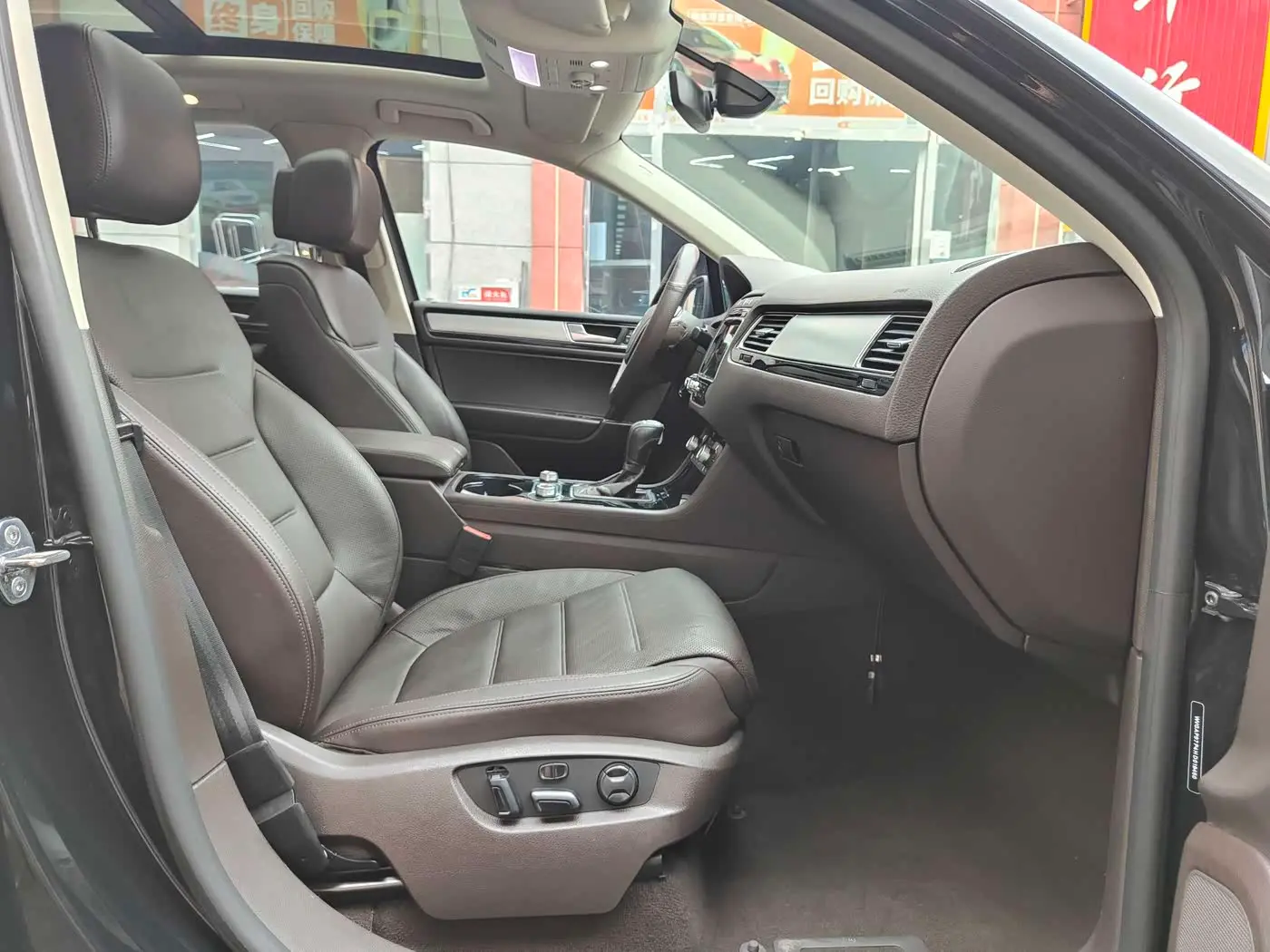Volkswagen Touareg 2017 — Photo 10/14
