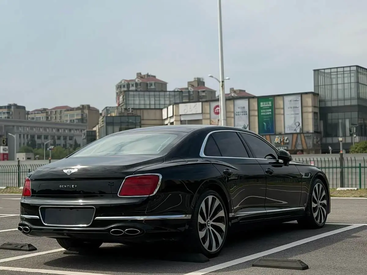 Bentley Flying Spur 2022 — Фото 6/9