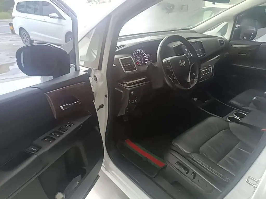 Honda Odyssey 2018 — Şəkil 16/20