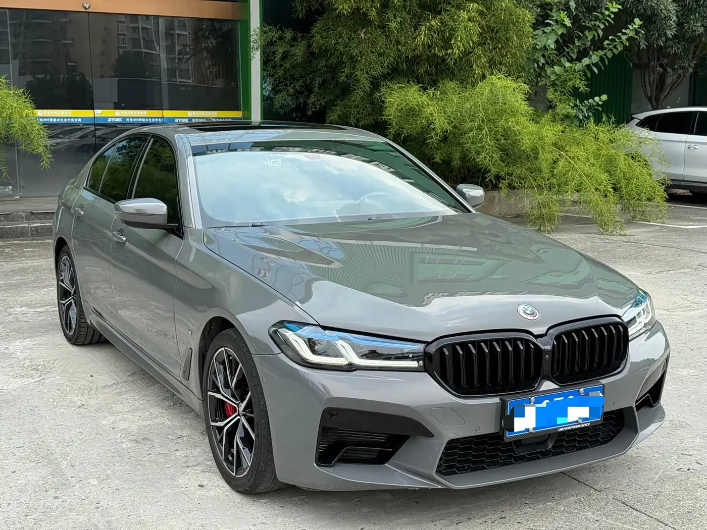BMW 5 Series 2023 — Photo 3/16