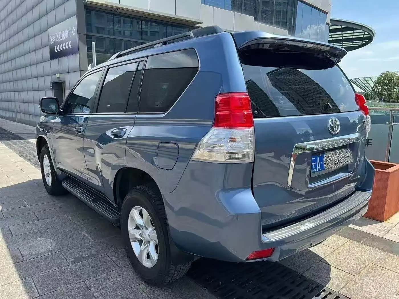 Toyota Prado 2010 — Photo 3/9