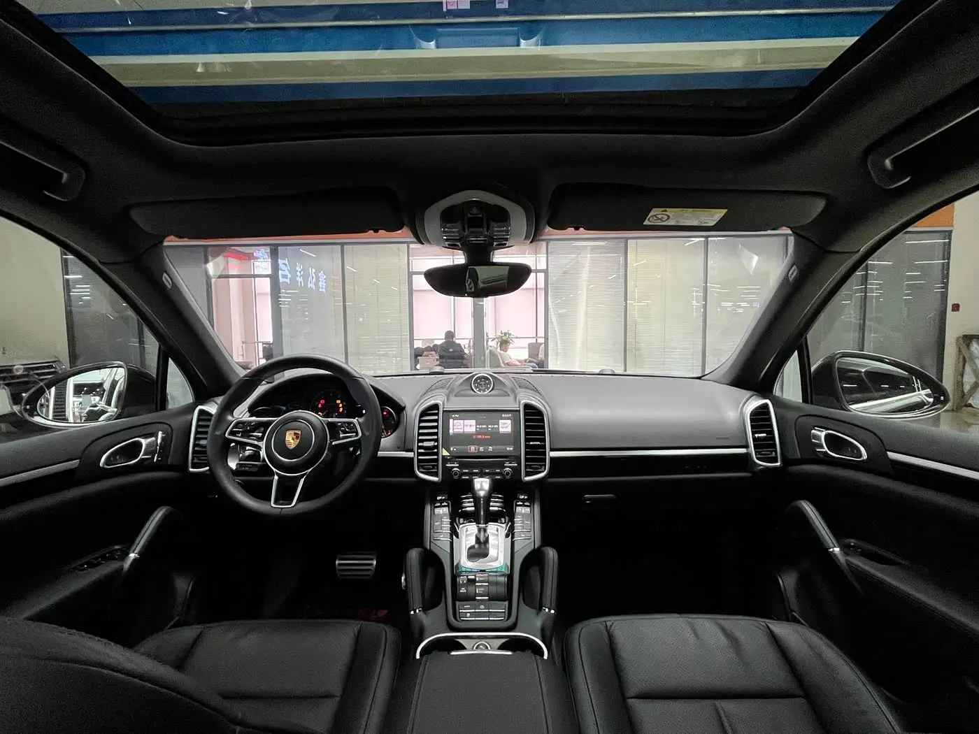 Porsche Cayenne 2017 — Фото 8/20