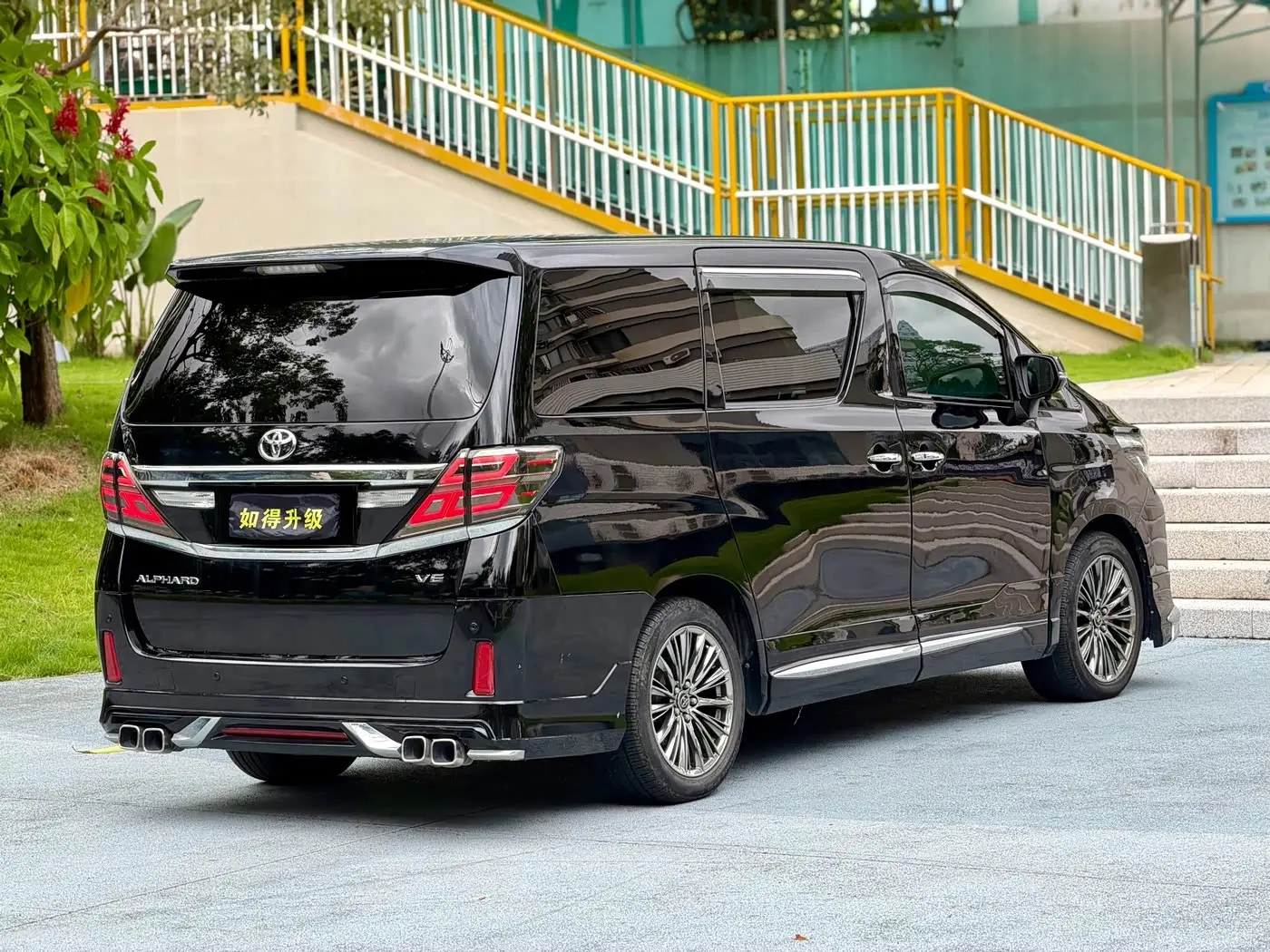 Toyota Alphard 2012 — Photo 7/9