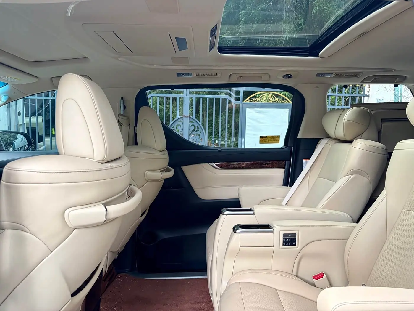 Toyota Alphard 2019 — Şəkil 8/20