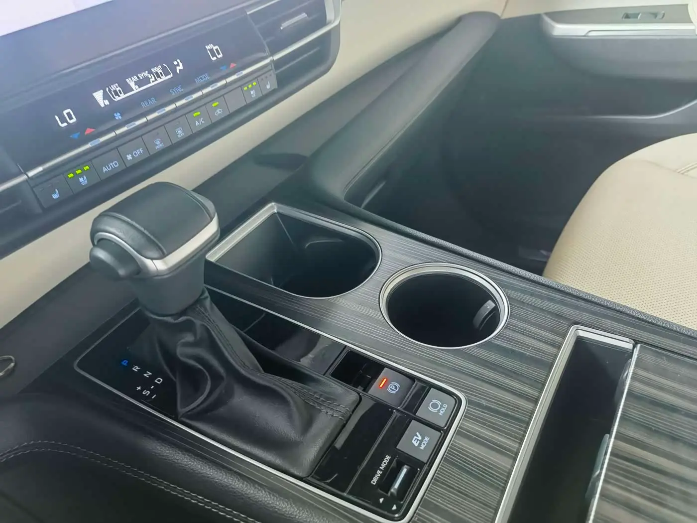 Toyota Sienna 2023 — Şəkil 11/16