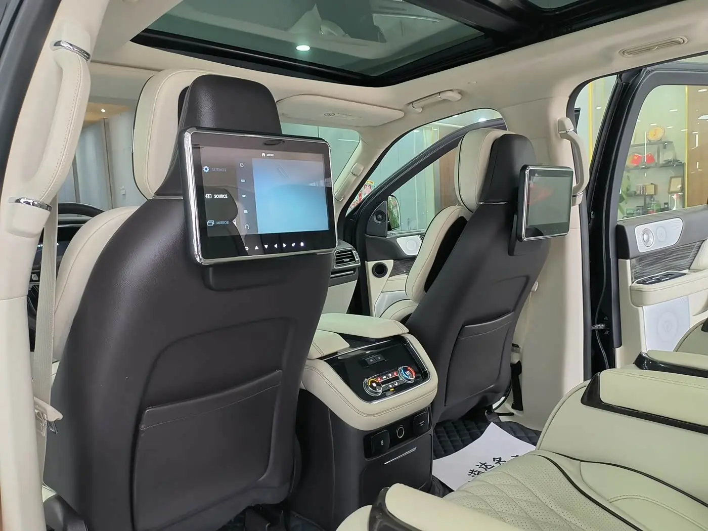 Lincoln Navigator 2019 — Photo 14/20