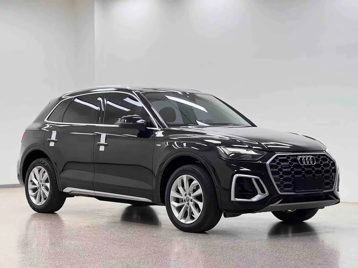 Audi Q5L 2021 — Photo 3/20