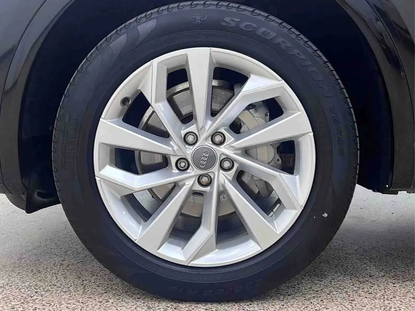 Audi Q5L 2021 — Photo 6/20