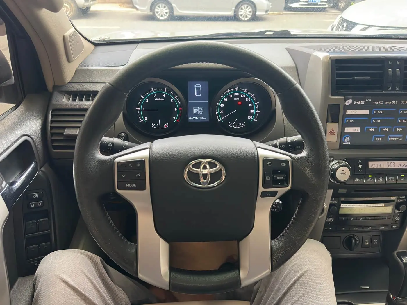 Toyota Prado 2013 — Photo 11/19