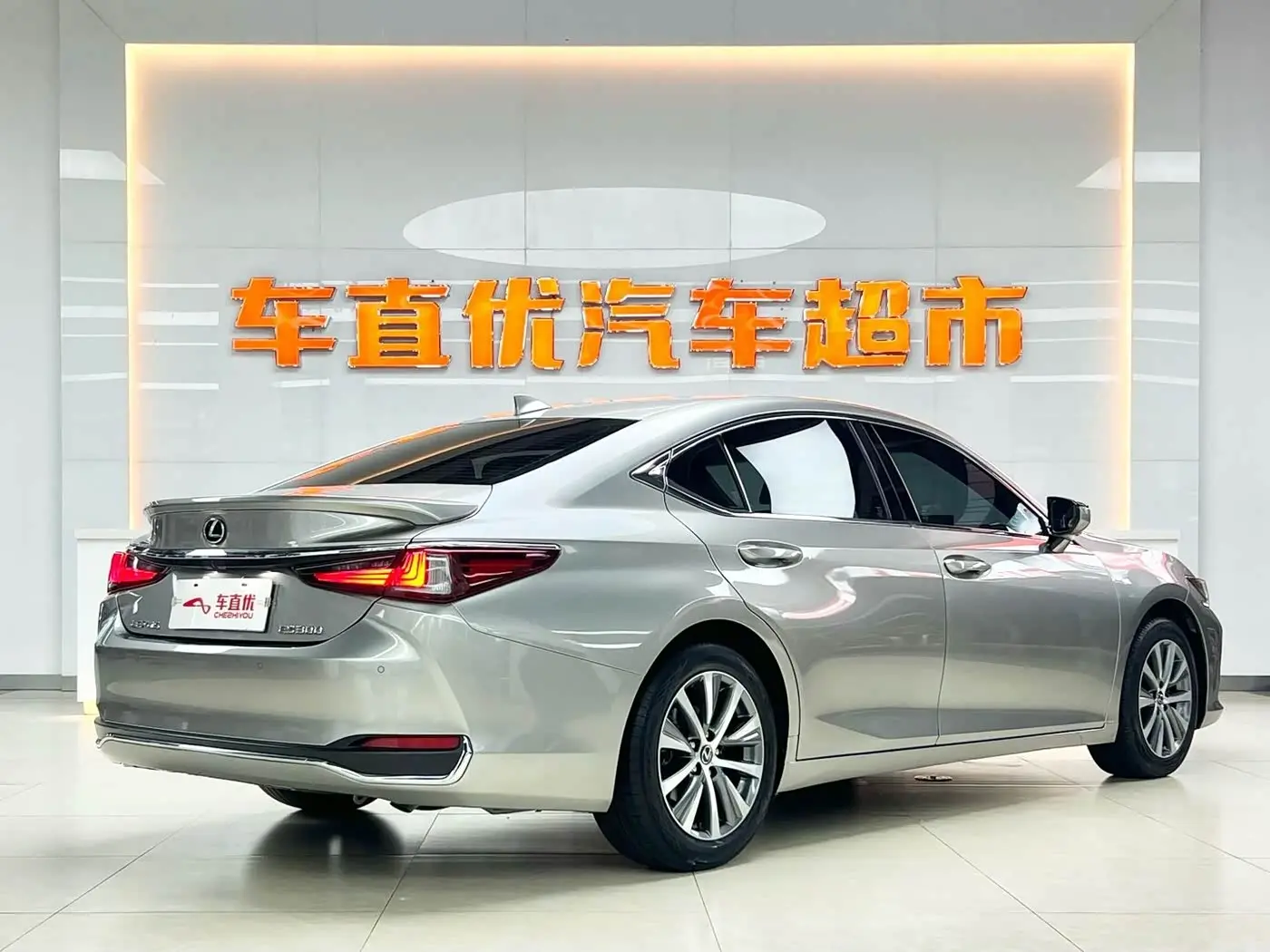 Lexus ES 2020 — Фото 5/20