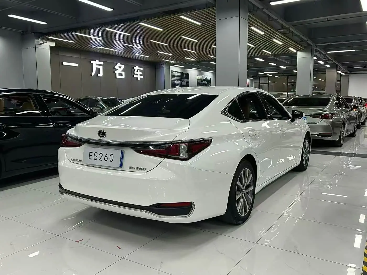 Lexus ES 2020 — Photo 7/9