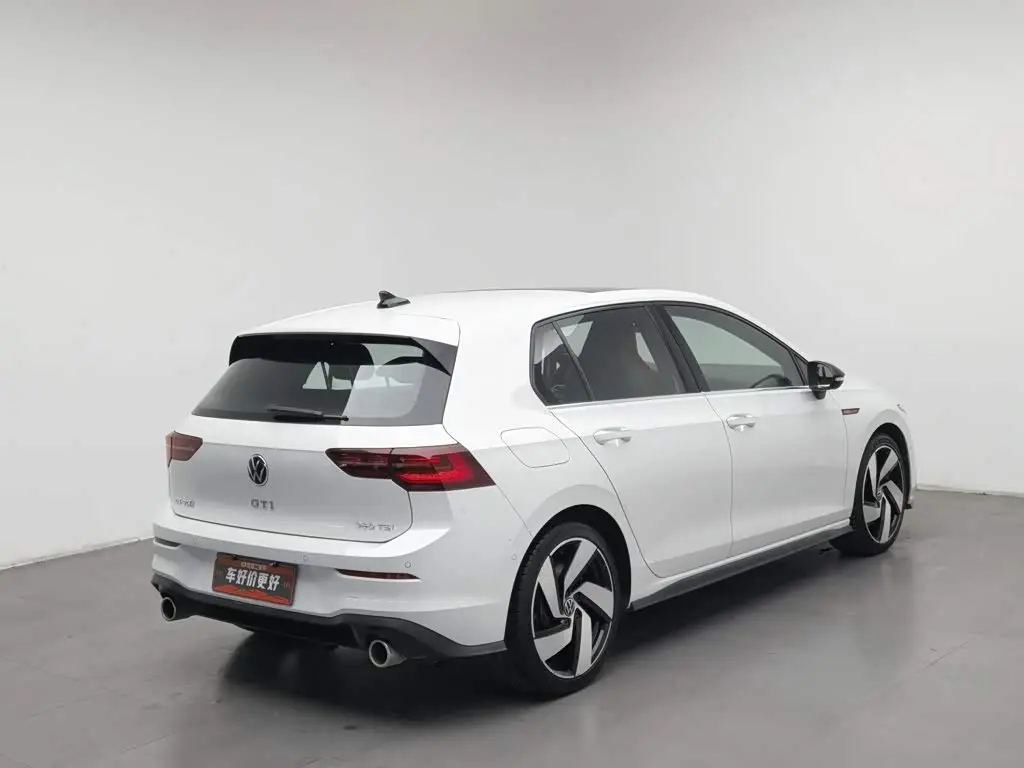 Volkswagen Golf GTI 2023 — Фото 2/20