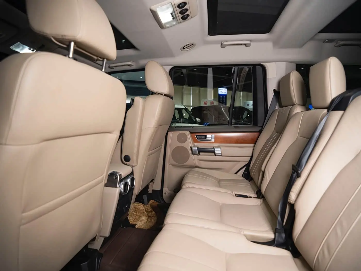 Land Rover Discovery 2016 — Фото 13/20