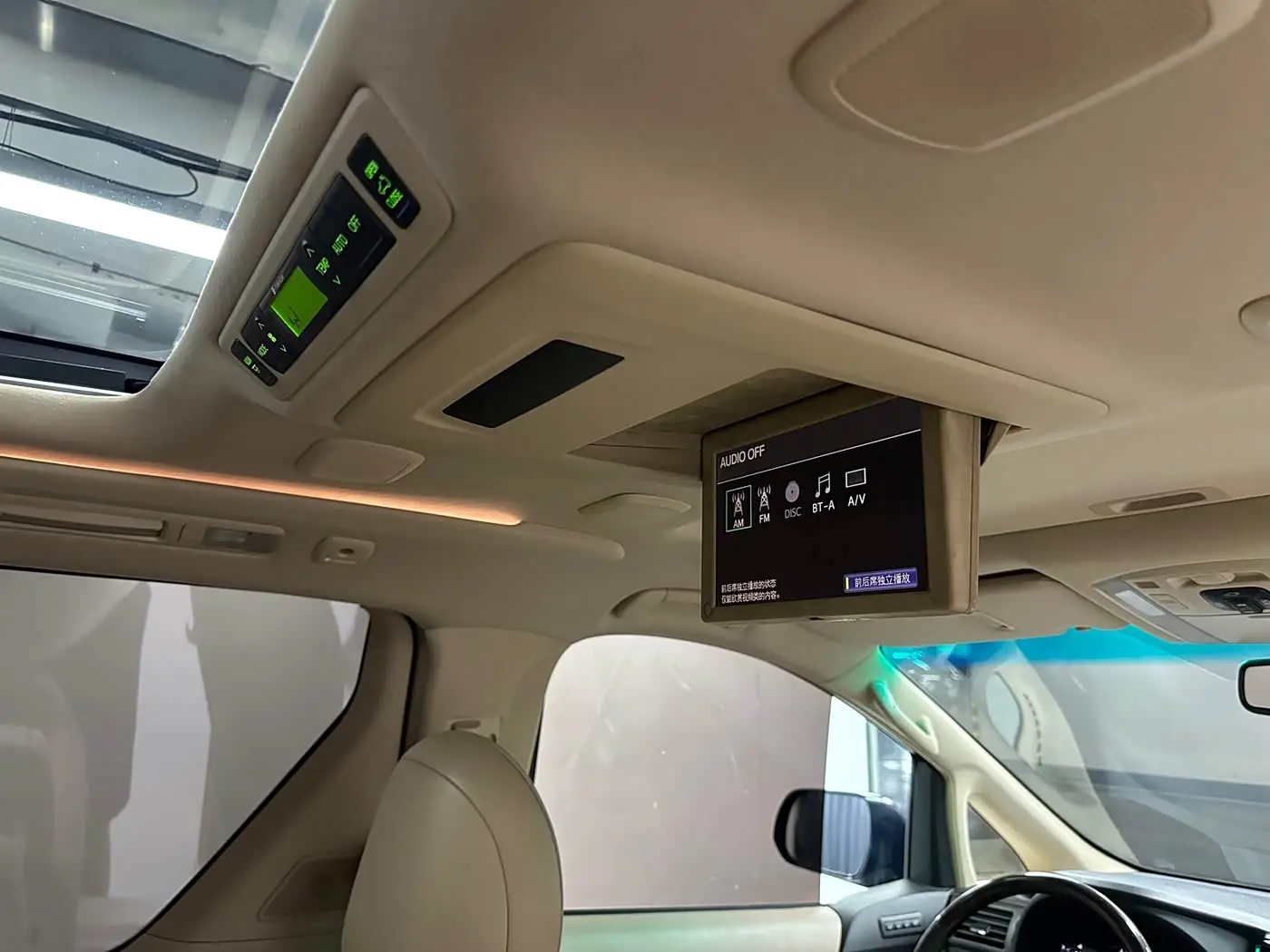 Toyota Alphard 2012 — Photo 8/20