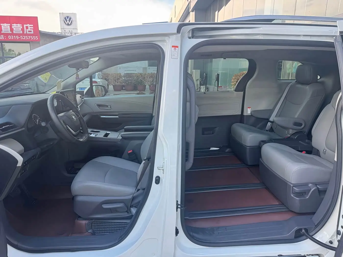 Toyota Granvia 2023 — Şəkil 13/14