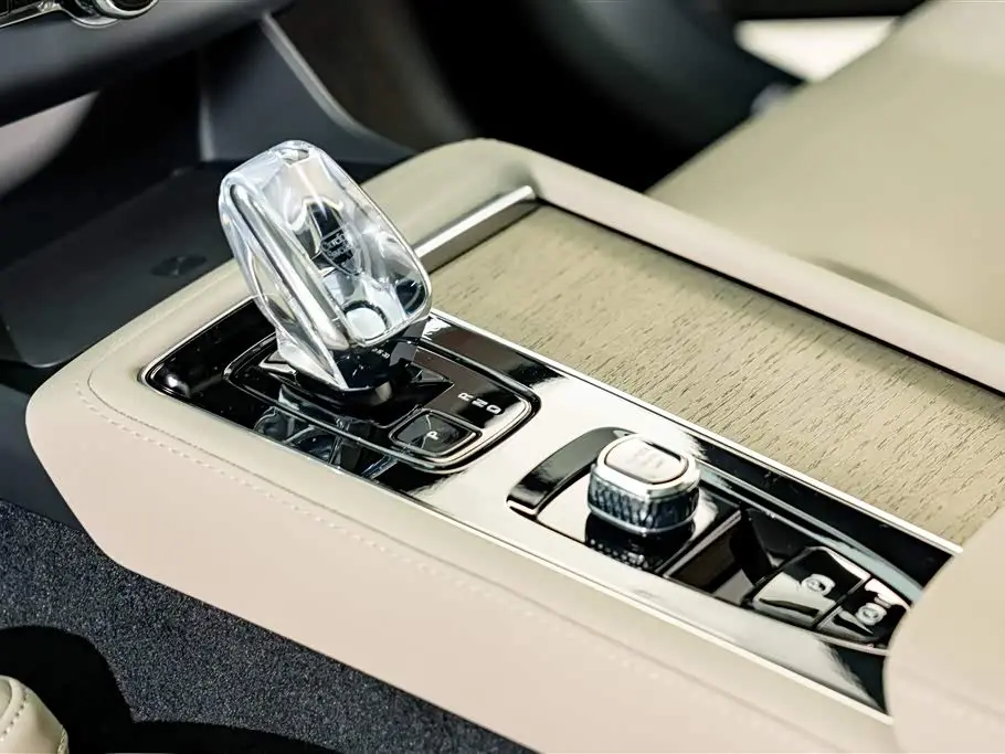 Volvo XC90 Plug-in Hybrid 2026 — Photo 12/20