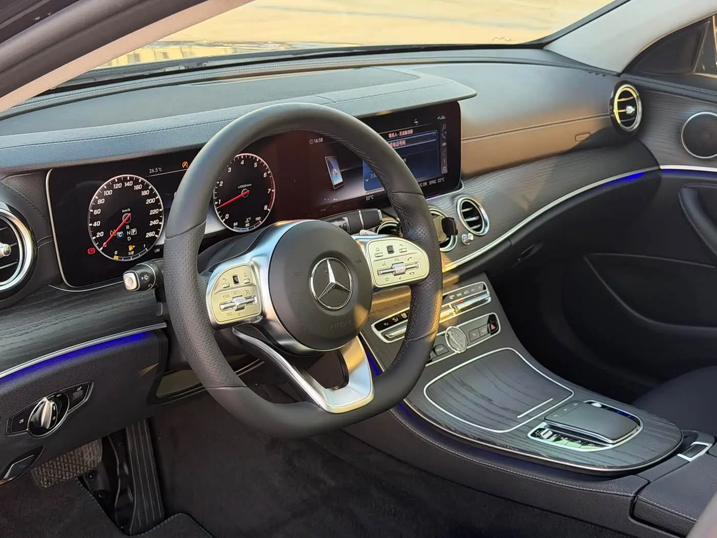 Mercedes-Benz E-Class 2020 — Photo 9/19