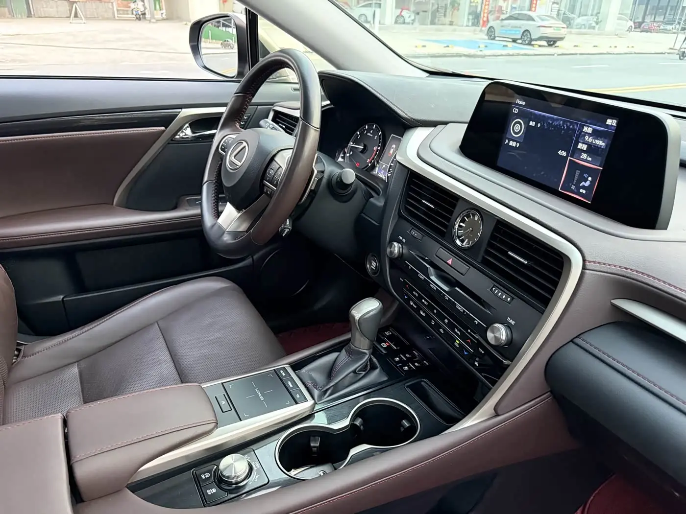 Lexus RX 2020 — Photo 16/18