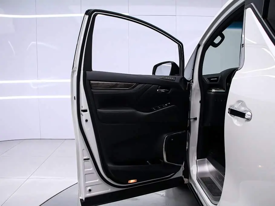Toyota Vellfire 2020 — Photo 13/20