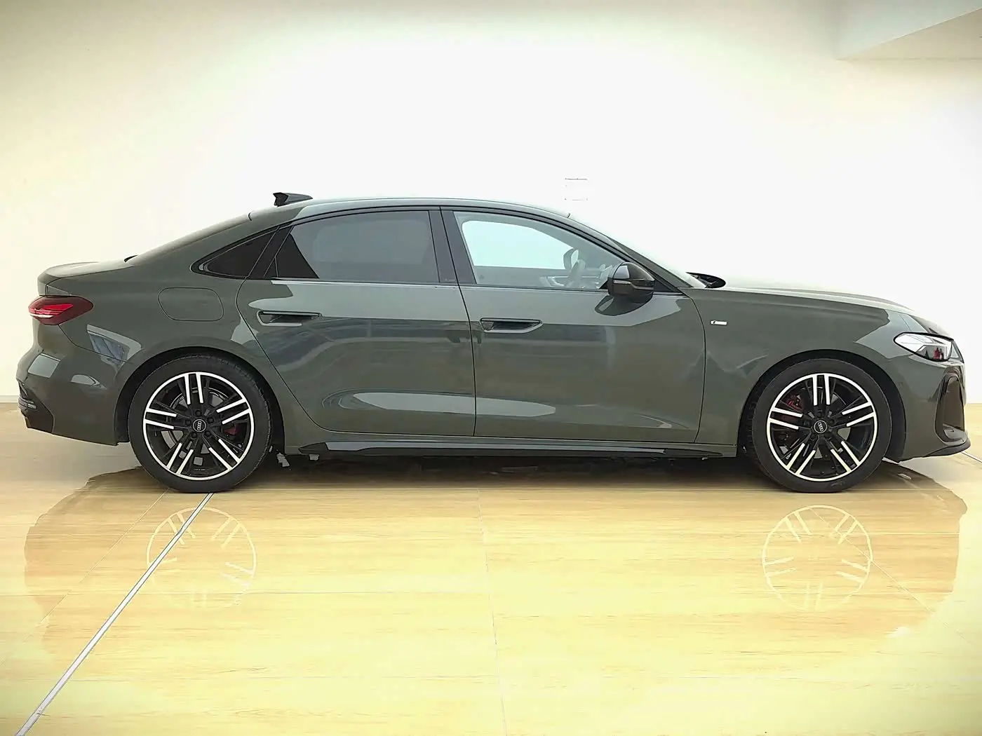 Audi A5L 2025 — Photo 3/20