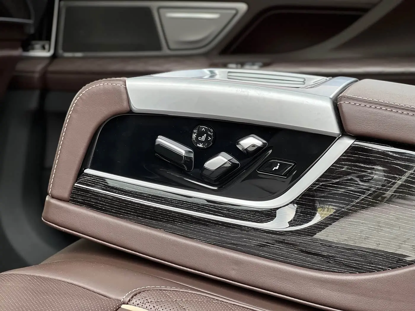 BMW 7 Series 2020 — Photo 16/20