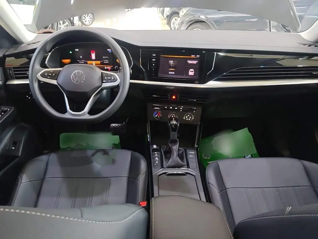 Volkswagen Passat 2025 — Photo 10/20