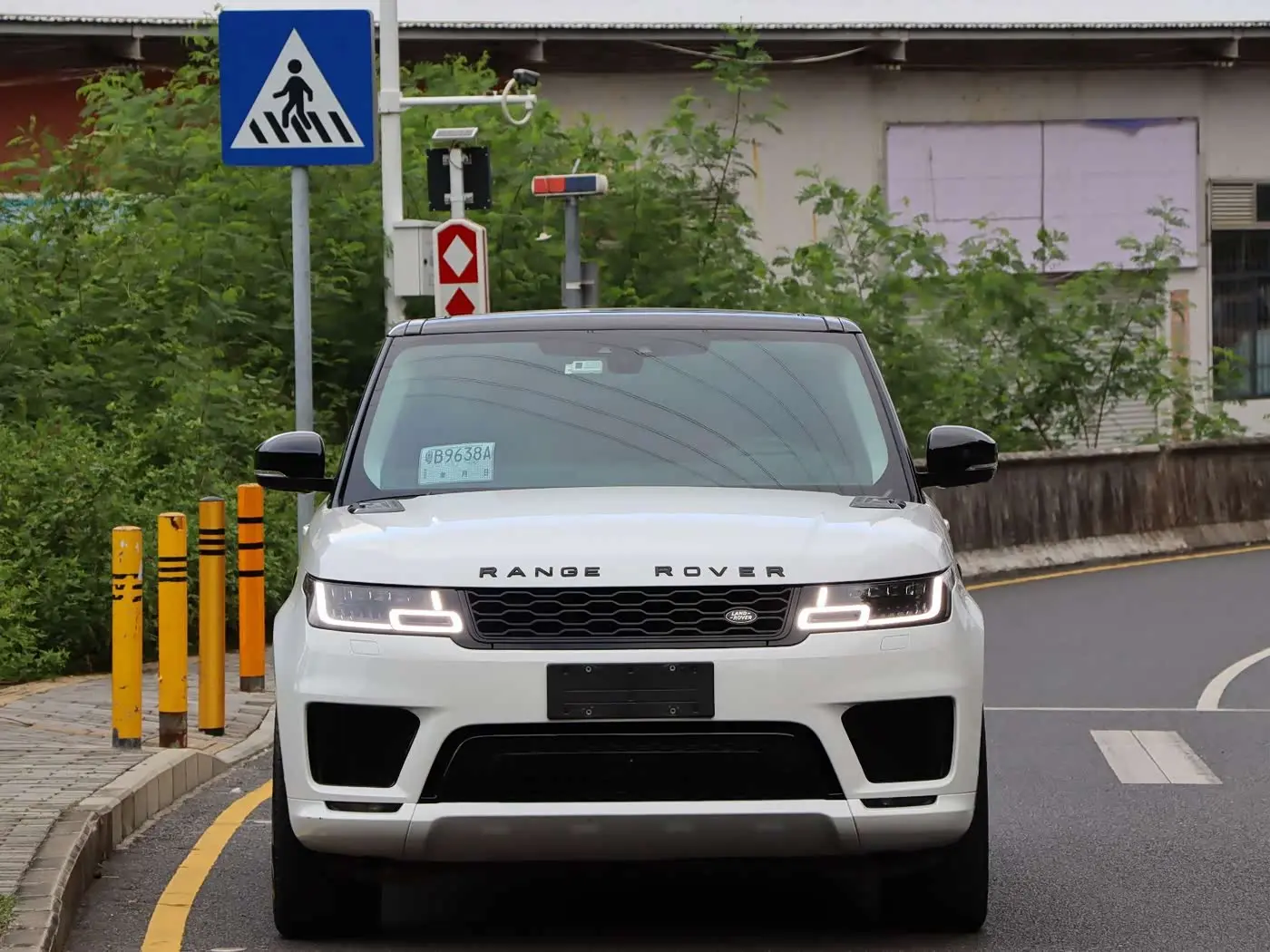 Land Rover Range Rover Sport 2022 — ფოტო 2/16