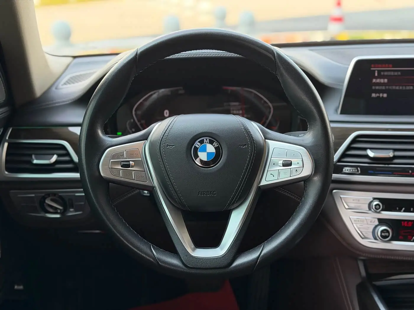 BMW 7 Series 2023 — Фото 15/20