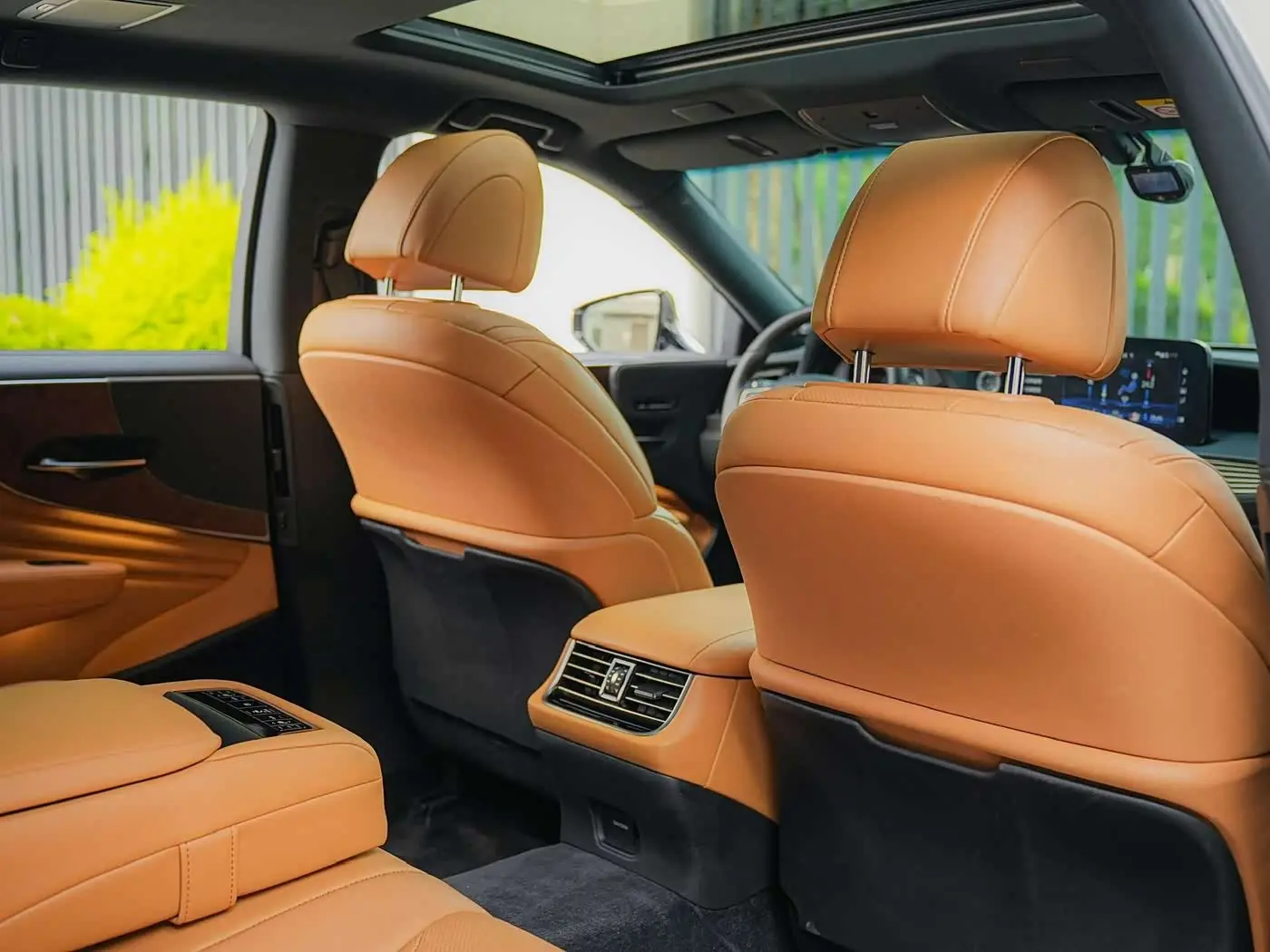 Lexus LS 2022 — Photo 14/20