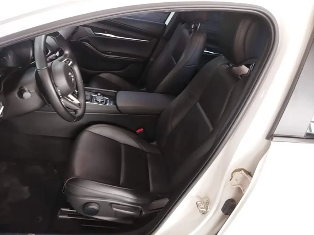 Mazda Mazda3 Axela 2024 — Photo 15/20