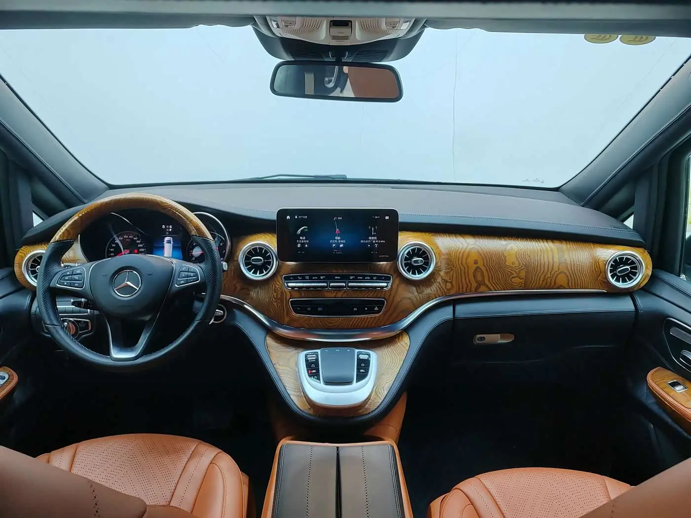 Mercedes-Benz V-Class 2024 — Photo 6/20