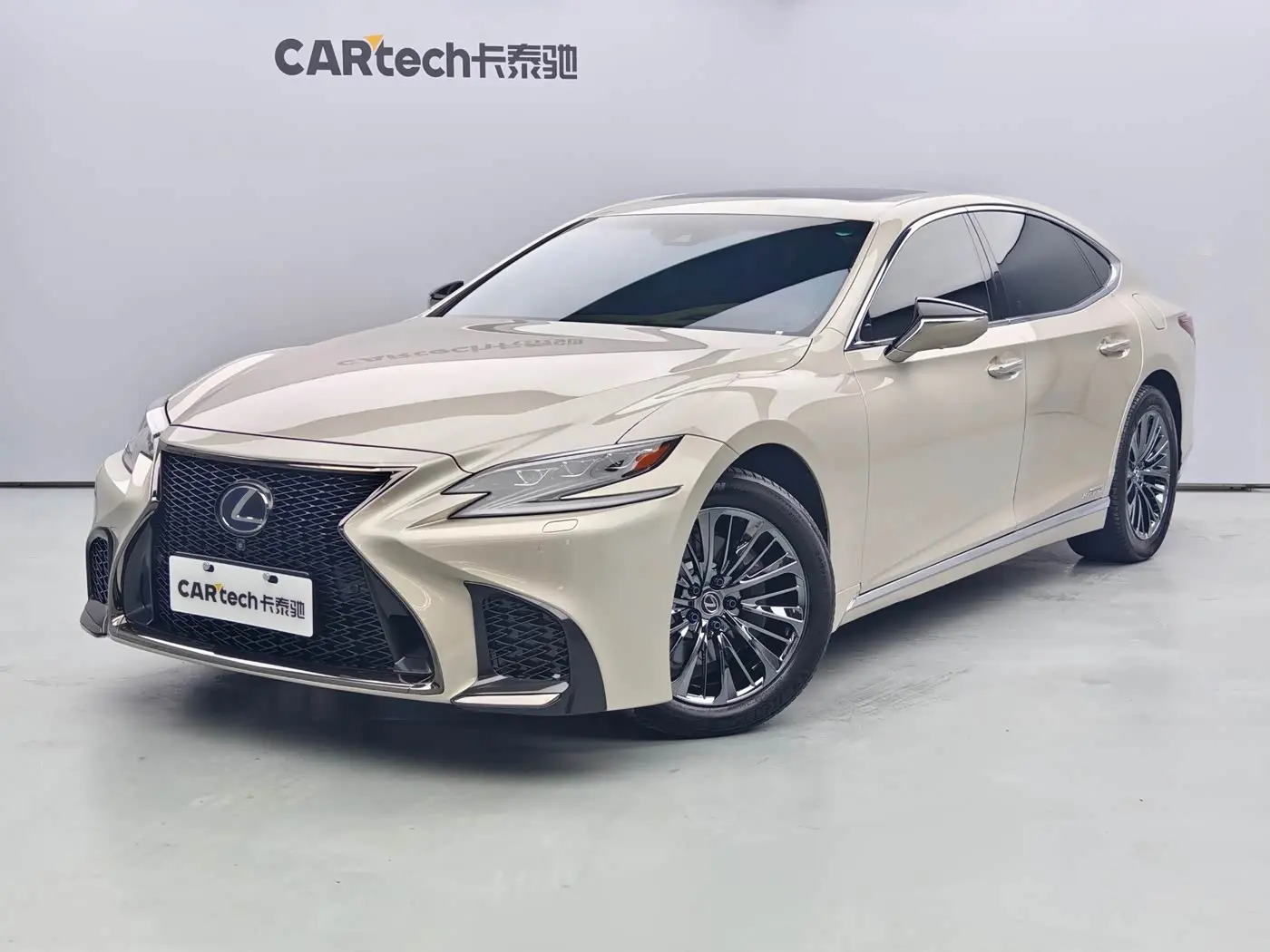 Lexus LS 2018 — Photo 1/11