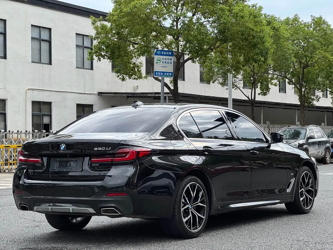 BMW 5 Series 2022 — Photo 4/19