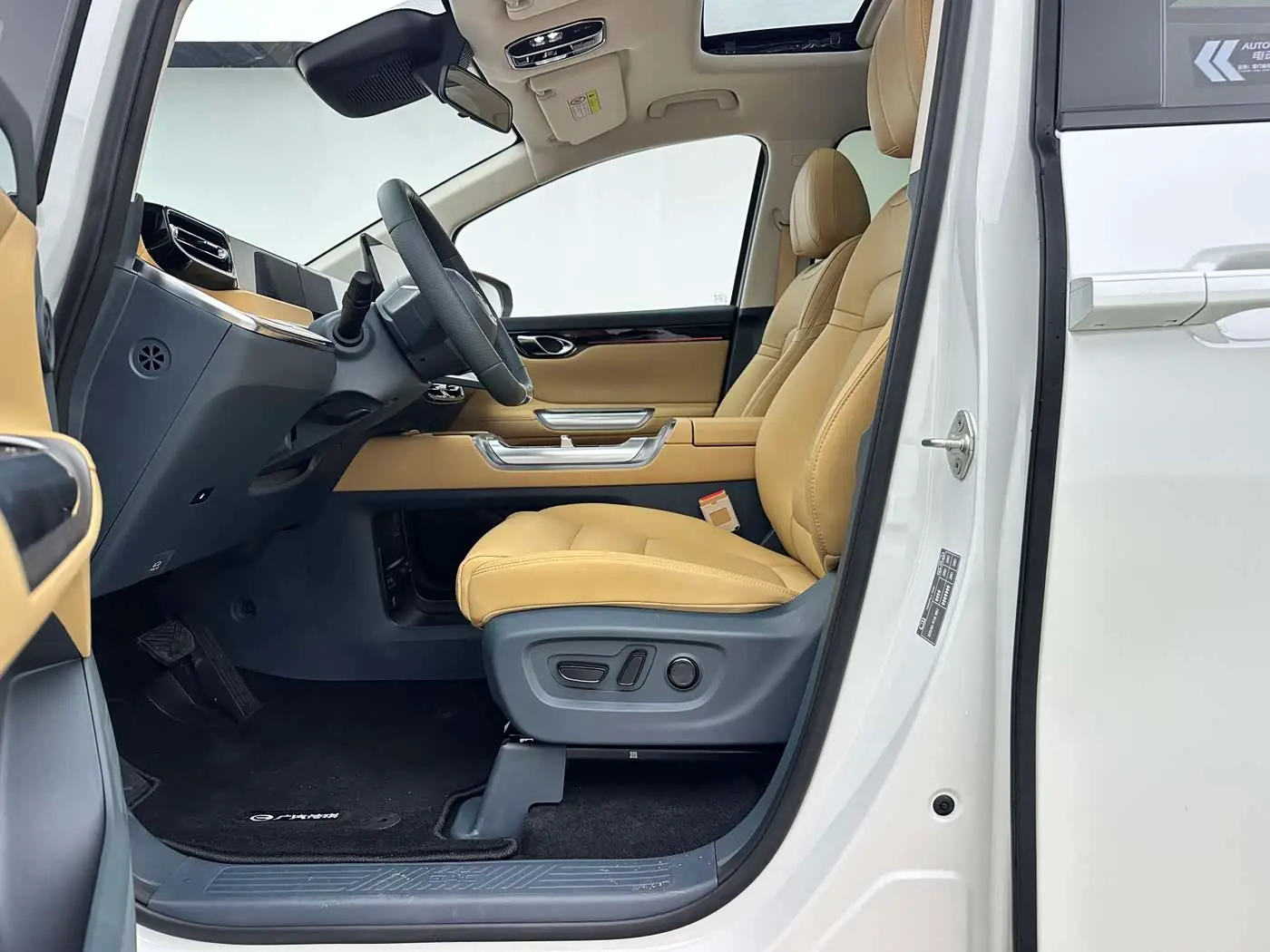 GAC Trumpchi Trumpchi E8 NEV 2024 — Şəkil 12/18
