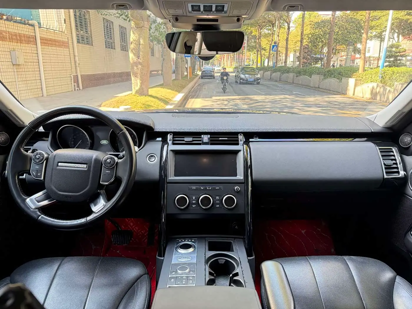 Land Rover Discovery 2018 — Şəkil 7/9