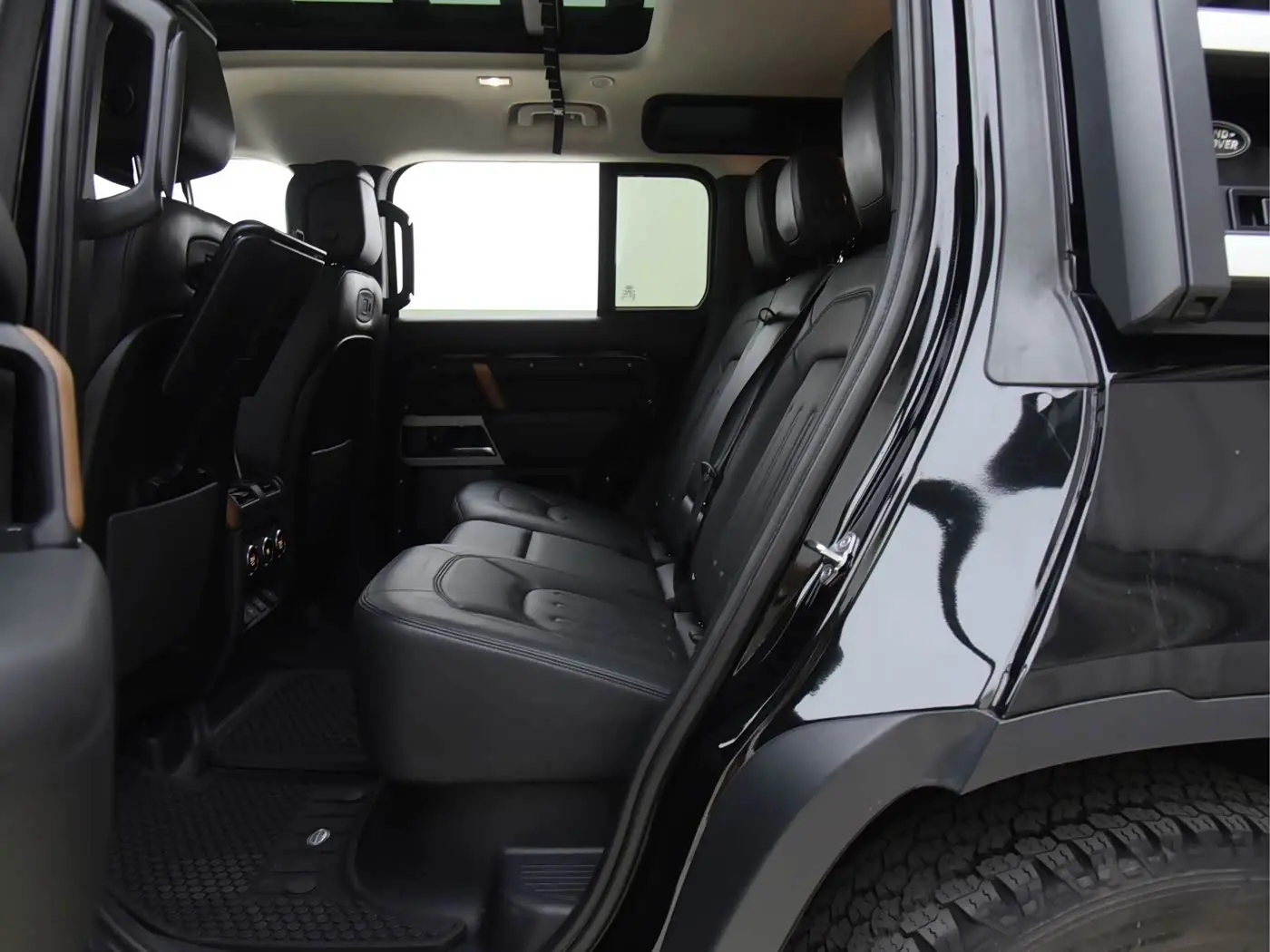 Land Rover Defender 2021 — Фото 5/16