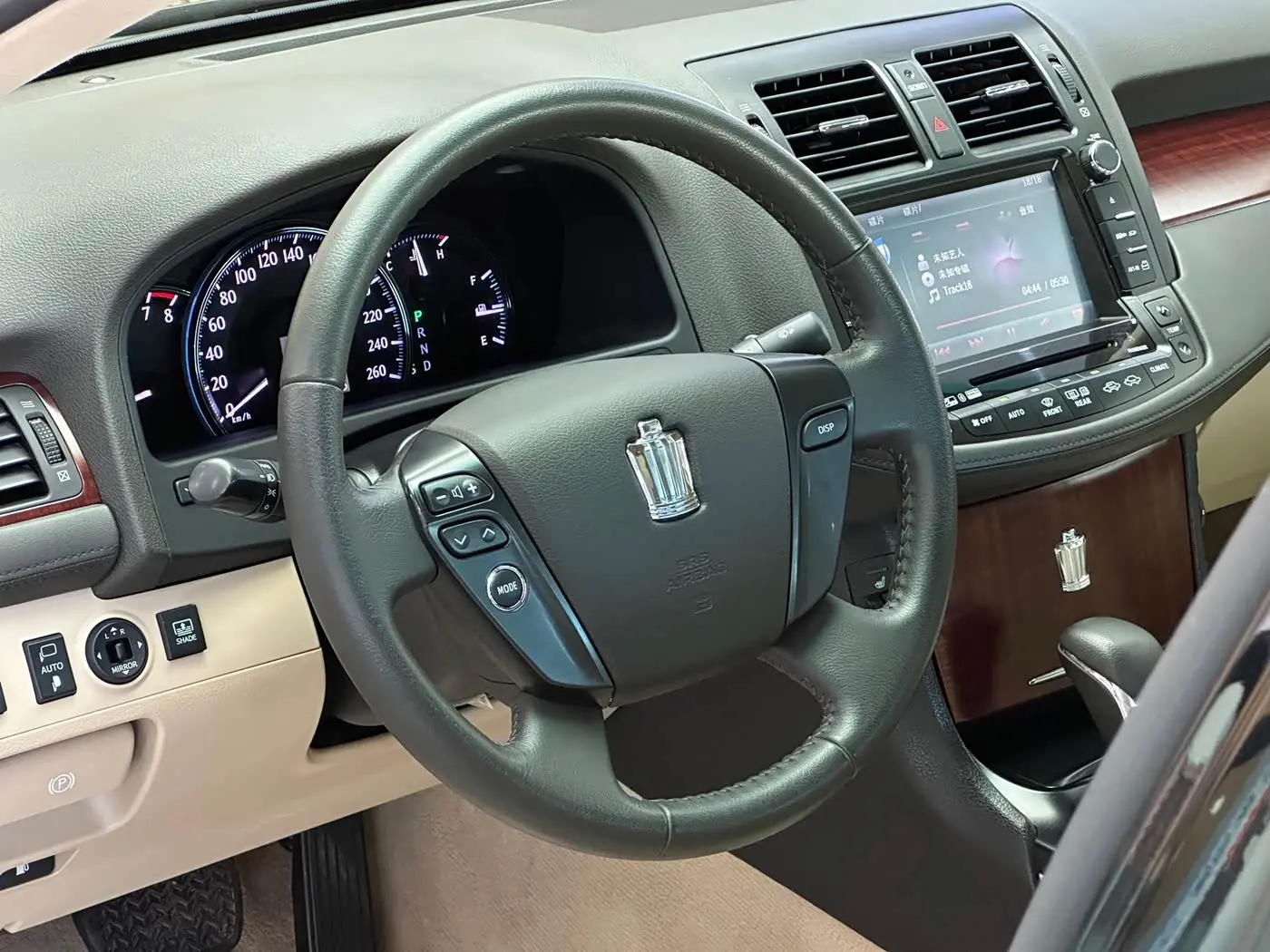 Toyota Crown 2011 — Şəkil 9/15