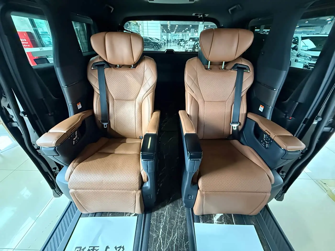 Toyota Alphard 2023 — Photo 15/20