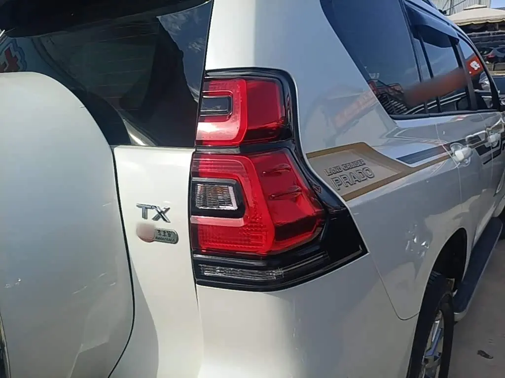Toyota Prado 2019 — Photo 7/19