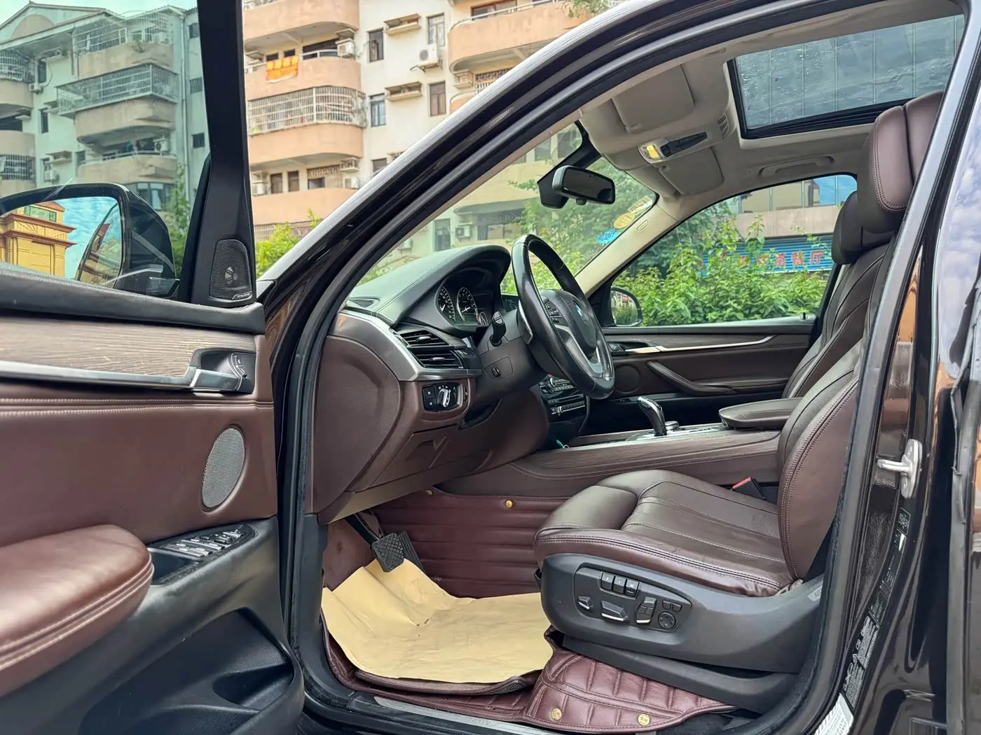 BMW X5 2014 — Photo 8/20