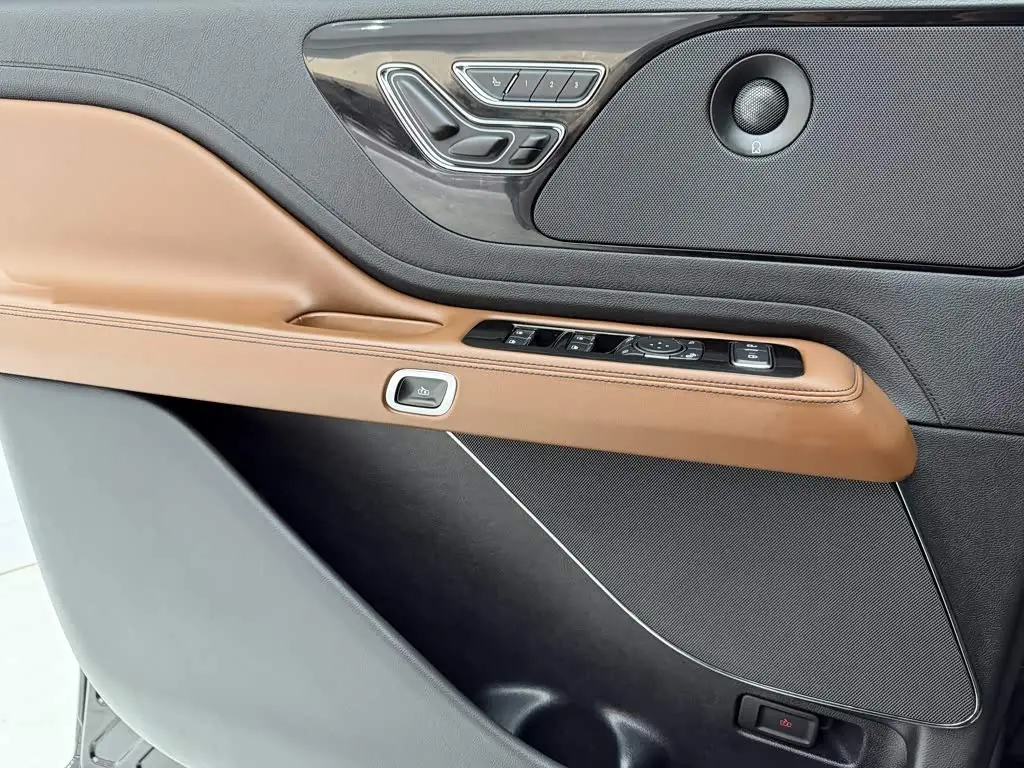 Lincoln Aviator 2021 — Şəkil 16/20