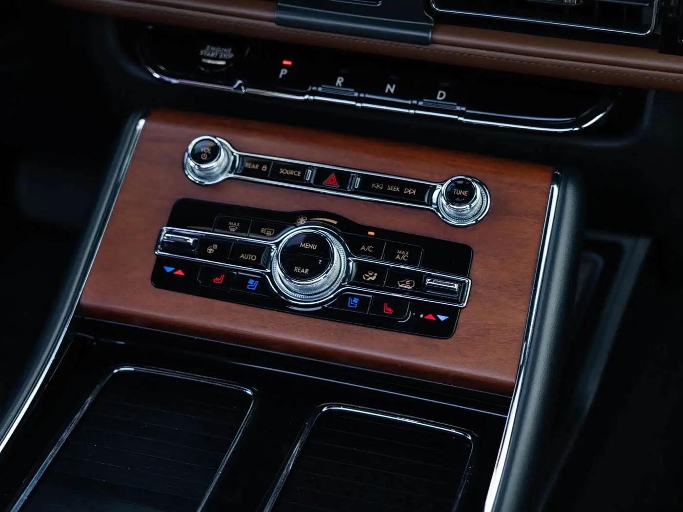 Lincoln Aviator 2021 — Şəkil 18/20