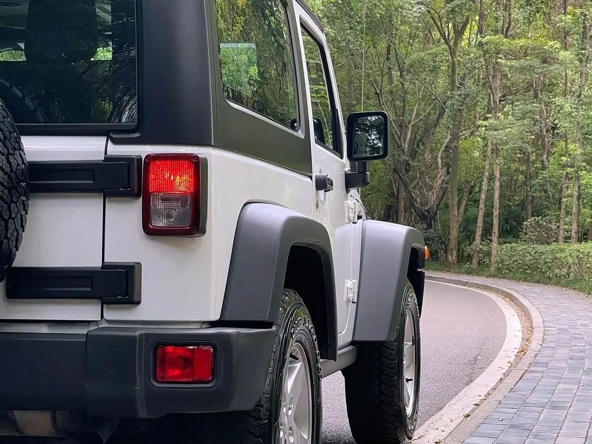 Jeep Wrangler 2011 — Şəkil 9/20