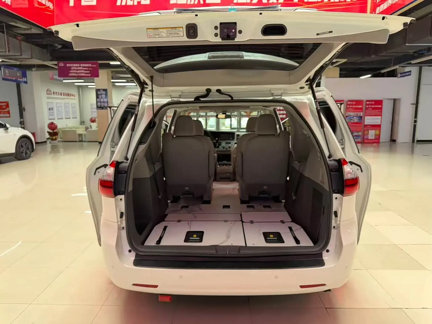 Toyota Sienna 2020 — Şəkil 18/18