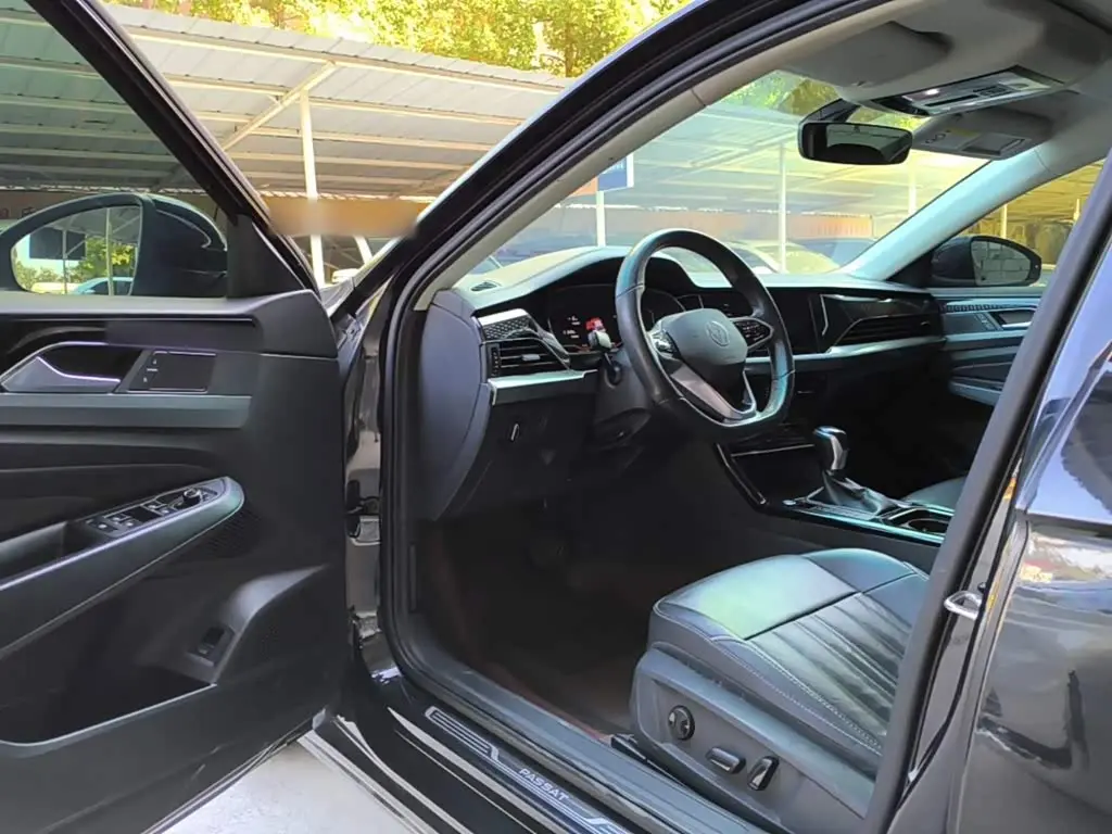 Volkswagen Passat 2023 — Photo 15/19