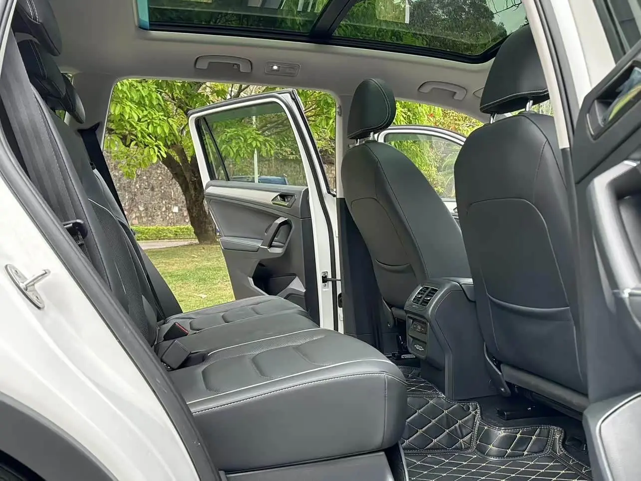 Volkswagen Tiguan L PHEV 2021 — Şəkil 9/18