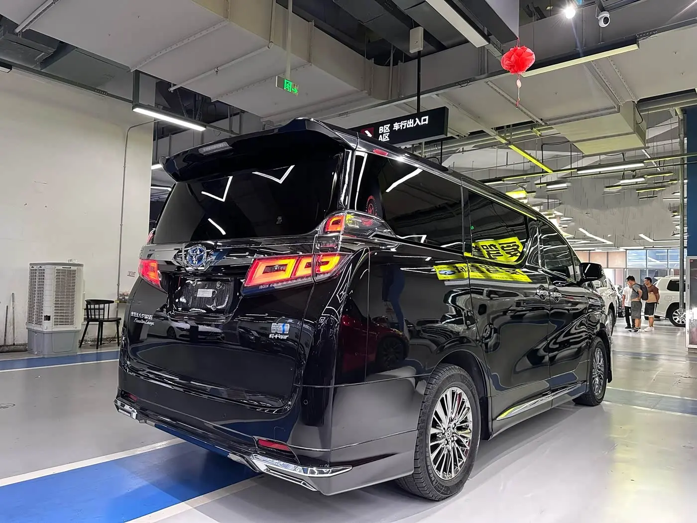 Toyota Vellfire 2021 — Photo 6/16