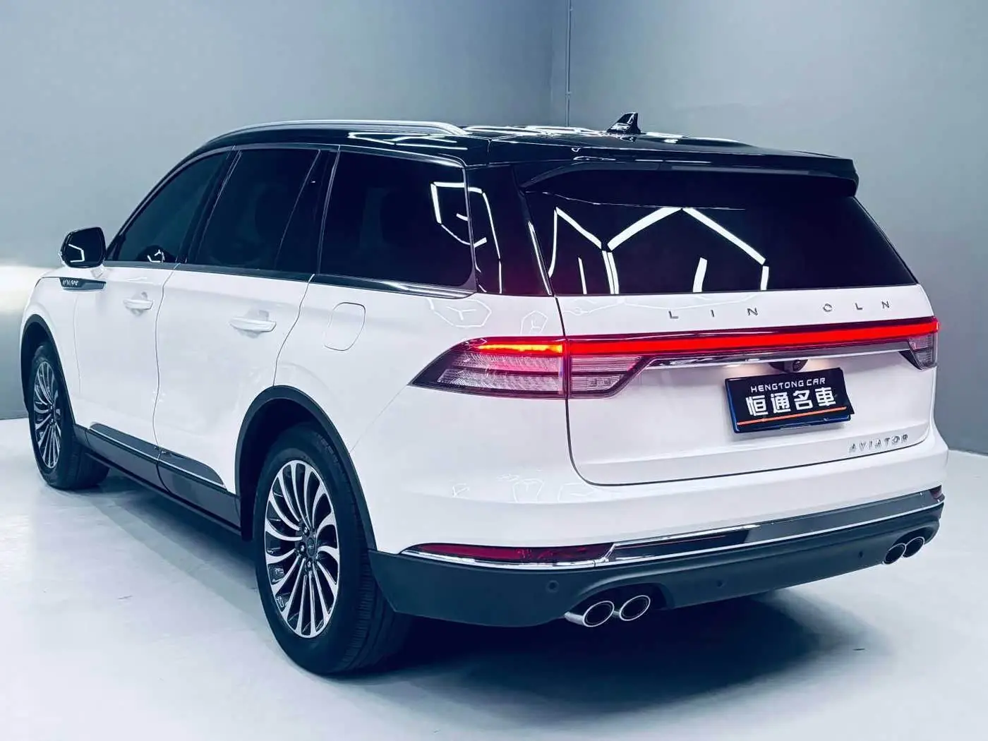 Lincoln Aviator 2022 — Photo 3/18