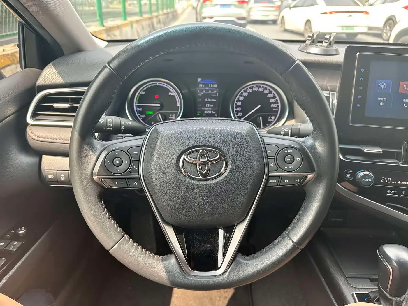Toyota Camry 2023 — Photo 6/15